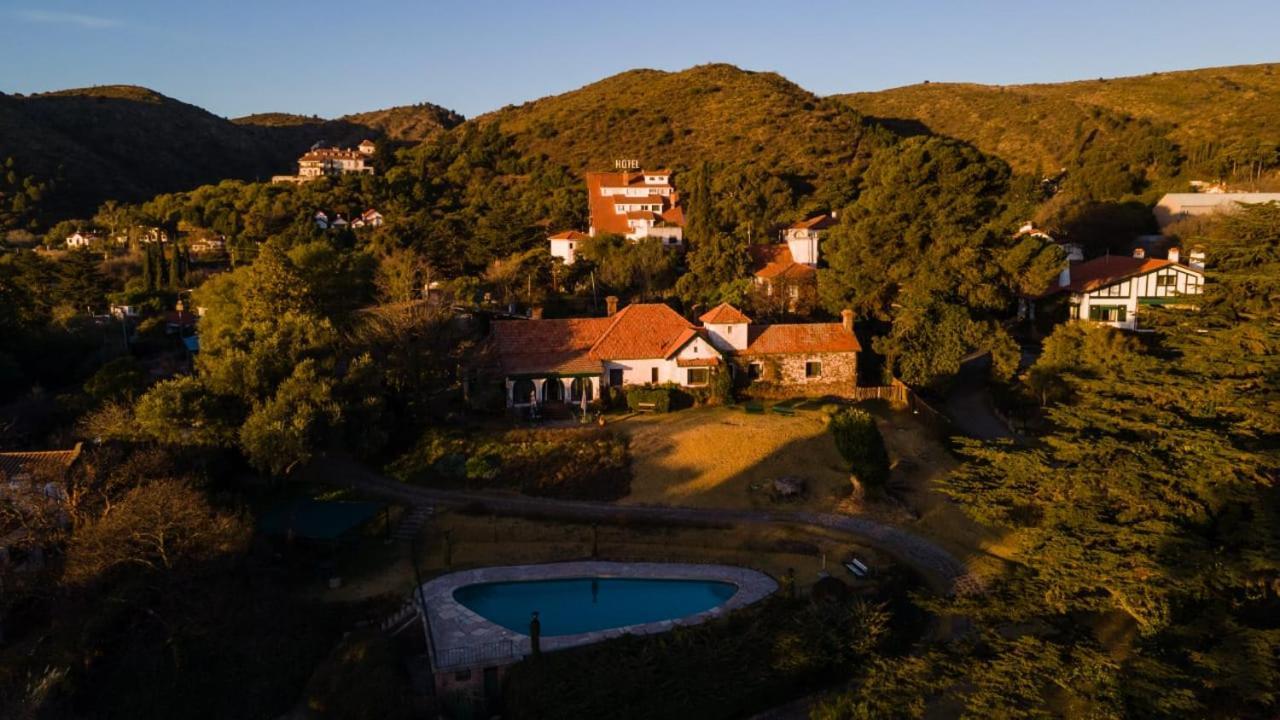 Cedros Lodge